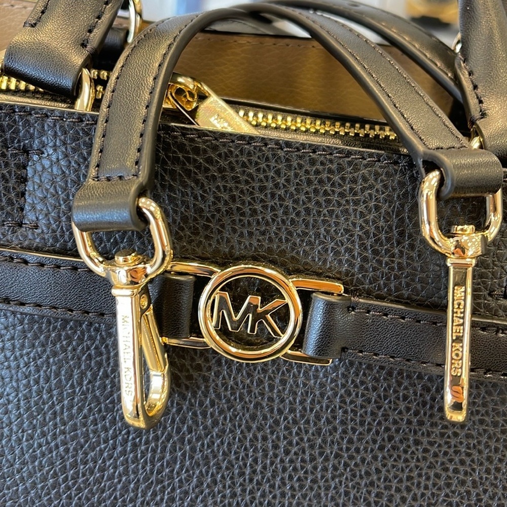 Michael Kors Reed Small Satchel Crossbody Center Zip Bag
Color: Black
NWT - Picture 13 of 16